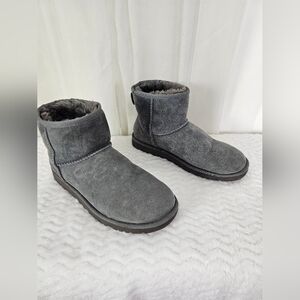 UGG Mini II Boots Booties Gray Size 8